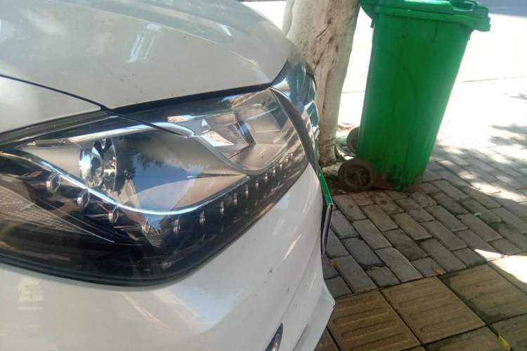 Used Haval H2 2018 Red-Label 1.5T Dual-Clutch Two-Wheel-Drive Luxury Model Right Front Headlight