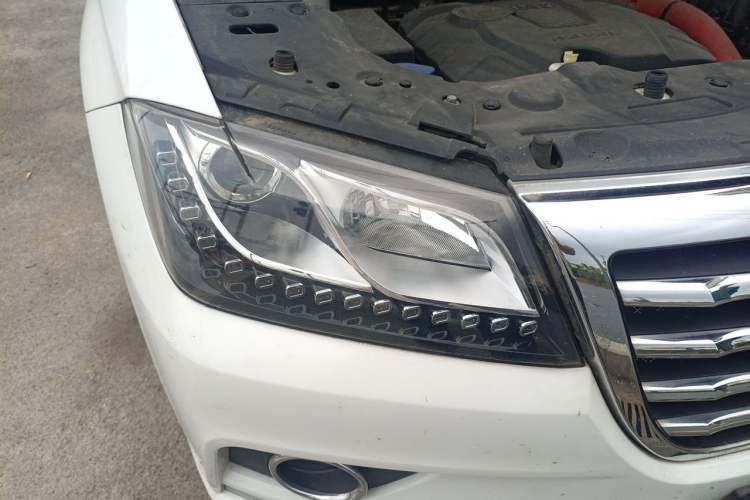 Used Haval H2 2018 Red-Label 1.5T Manual Two-Wheel Drive Elite Model Right Front Headlight