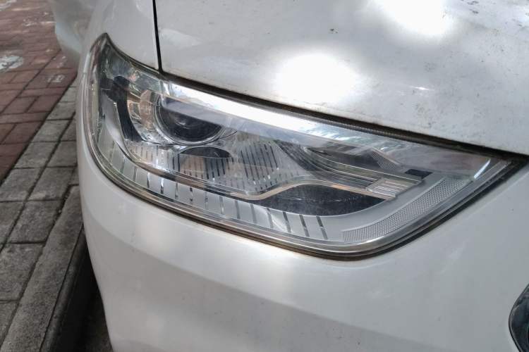 Used Haval H2 2018 Blue Label 1.5T Manual Two-Wheel Drive Elite Model Right Front Headlight