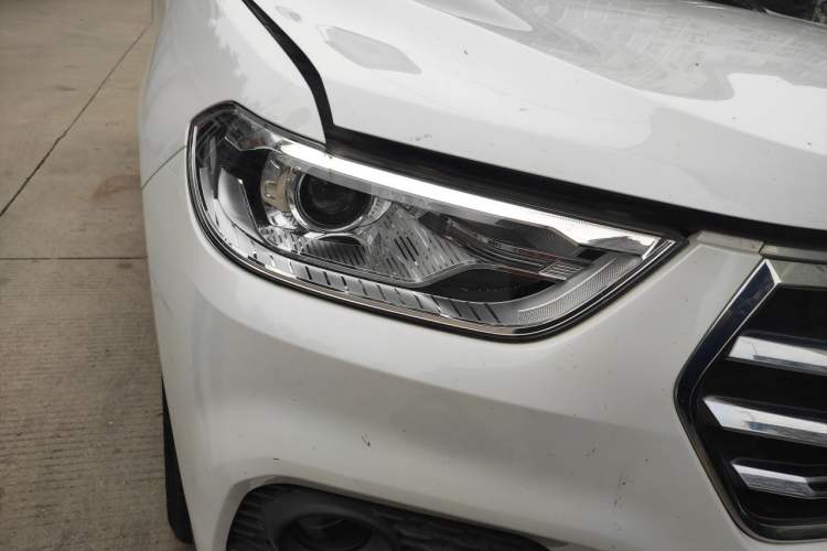 Used Haval H2 2018 Blue-Label 1.5T Dual-Clutch Two-Wheel-Drive Luxury Model Right Front Headlight