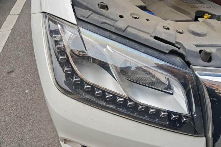 Used Haval H2 2018 Chuanxiang Edition Red Badge 1.5T Dual-Clutch Two-Wheel Drive Fashionable Model Right Front Headlight