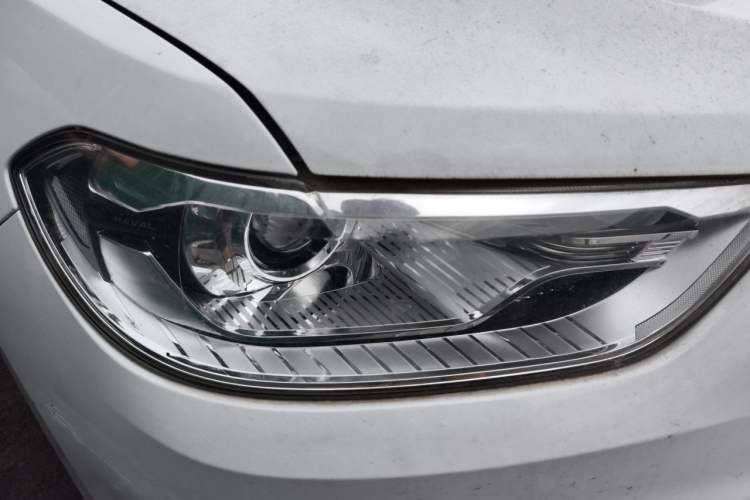 Used Haval H2 2018 Chuanxiang Edition Blue Badge 1.5T Dual-Clutch Two-Wheel Drive ZhiShang Model Right Front Headlight