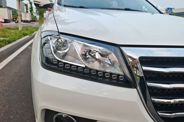 Used Haval H2 2018 Red-Label 1.5T Dual-Clutch Two-Wheel-Drive Elite Model Right Front Headlight
