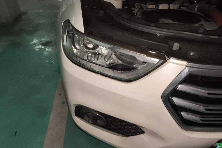 Used Haval H2 2018 Blue-Label 1.5T Dual-Clutch Two-Wheel-Drive Luxury Model Right Front Headlight