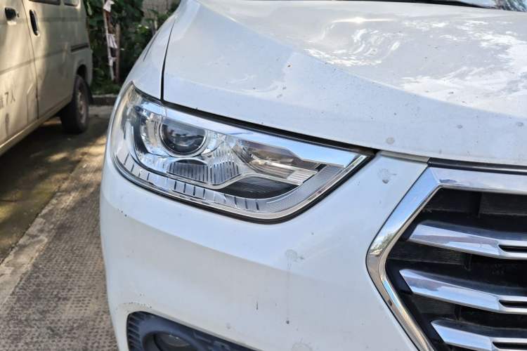 Used Haval H2 2018 Blue-Label 1.5T Dual-Clutch Two-Wheel-Drive Luxury Model Right Front Headlight