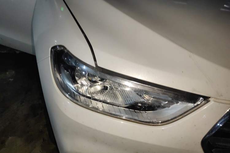 Used Haval H2 2018 1.5T Dual-Clutch Two-Wheel Drive ZhiShang Model China VI Standard Right Front Headlight