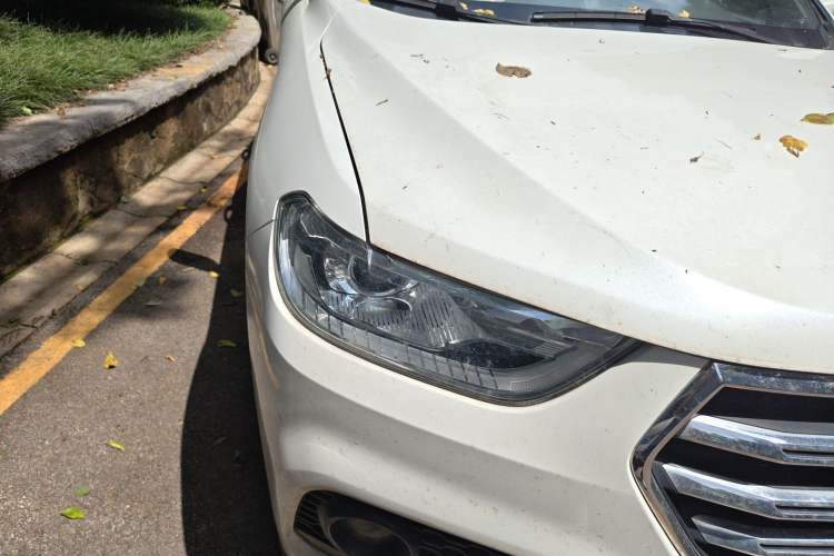 Used Haval H2 2018 Chuanxiang Edition Blue Badge 1.5T Manual Two-Wheel Drive Fashionable Model Right Front Headlight