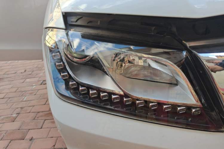 Used Haval H2 2018 Red-Label 1.5T Dual-Clutch Two-Wheel-Drive Luxury Model Right Front Headlight