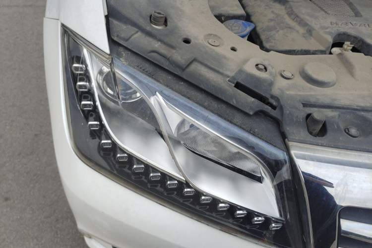 Used Haval H2 2018 Red-Label 1.5T Dual-Clutch Two-Wheel-Drive Elite Model Right Front Headlight
