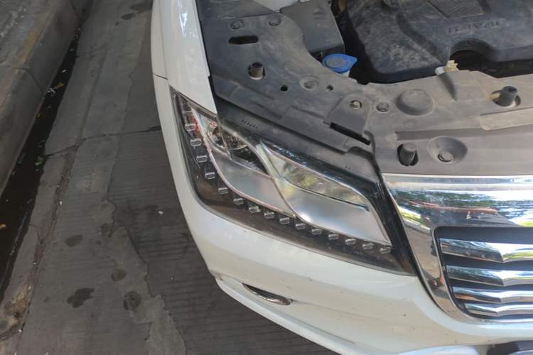 Used Haval H2 2018 Red-Label 1.5T Dual-Clutch Two-Wheel-Drive Luxury Model Right Front Headlight