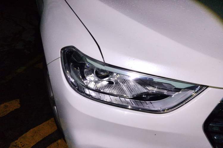 Used Haval H2 2018 1.5T Dual-Clutch Two-Wheel Drive Fashion Model China VI Standard Right Front Headlight