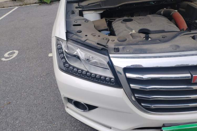 Used Haval H2 2018 Chuanxiang Edition Red Badge 1.5T Dual-Clutch Two-Wheel Drive ZhiShang Model Right Front Headlight