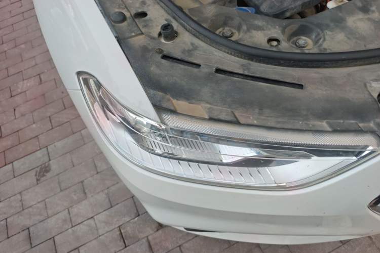 Used Haval H2 2018 Blue-Label 1.5T Dual-Clutch Two-Wheel-Drive Luxury Model Right Front Headlight