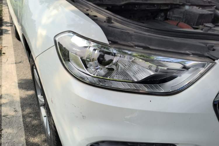 Used Haval H2 2018 Chuanxiang Edition Blue Badge 1.5T Dual-Clutch Two-Wheel Drive Fashionable Model Right Front Headlight