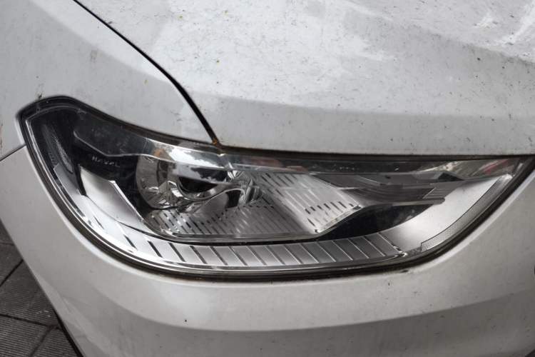 Used Haval H2 2018 Chuanxiang Edition 1.5T Manual Two-Wheel Drive Fashion Model China V Standard Right Front Headlight
