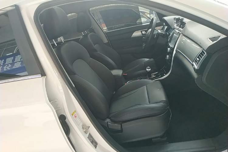 Used Haval H2 2018 1.5T Dual-Clutch Two-Wheel Drive Fashion Model China VI Standard Right Front Seat