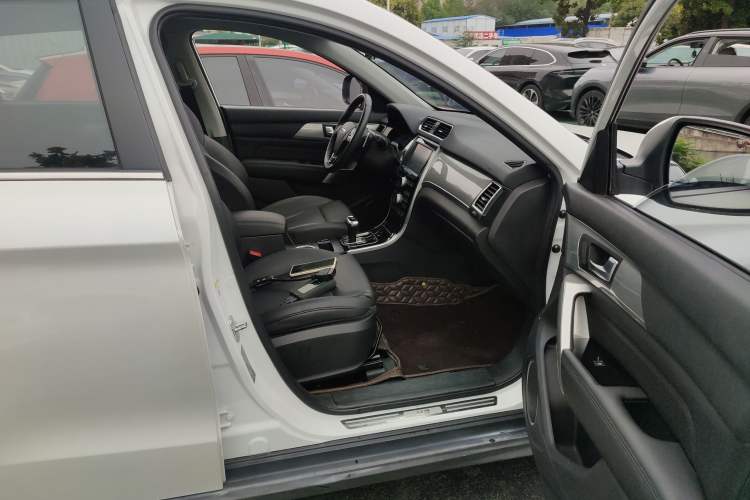 Used Haval H2 2018 Red-Label 1.5T Dual-Clutch Two-Wheel-Drive Luxury Model Right Front Seat