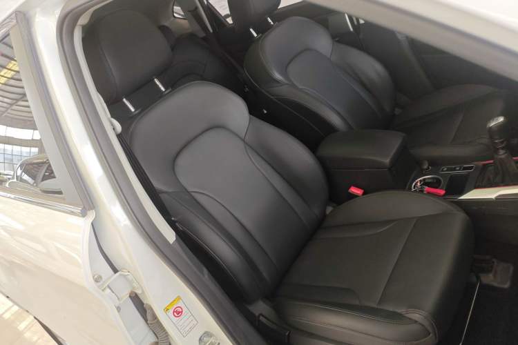 Used Haval H2 2018 1.5T Manual Two-Wheel Drive Luxury Model China VI Standard Right Front Seat