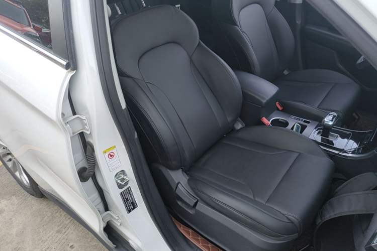 Used Haval H2 2018 Red-Label 1.5T Dual-Clutch Two-Wheel-Drive Luxury Model Right Front Seat