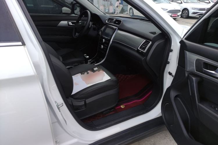 Used Haval H2 2018 Chuanxiang Edition Red Badge 1.5T Dual-Clutch Two-Wheel Drive Fashionable Model Right Front Seat