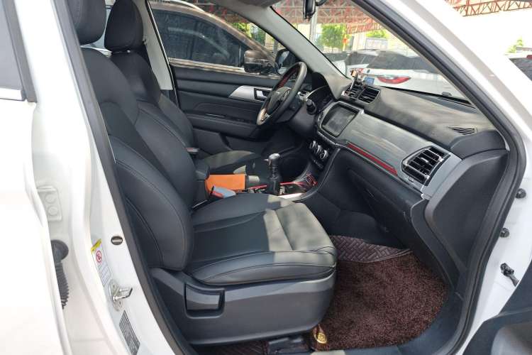 Used Haval H2 2018 1.5T Manual Two-Wheel Drive Luxury Model China VI Standard Right Front Seat