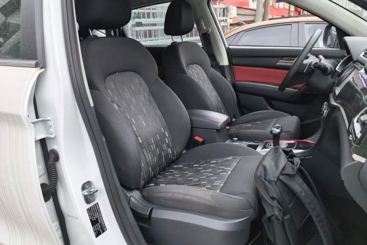 Used Haval H2 2018 Chuanxiang Edition Blue Badge 1.5T Dual-Clutch Two-Wheel Drive Fashionable Model Right Front Seat