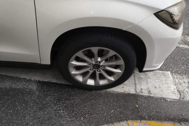 Used Haval H2 2018 Red-Label 1.5T Manual Two-Wheel Drive Elite Model Right Front Wheel Hub