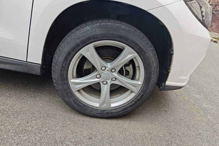 Used Haval H2 2018 Chuanxiang Edition Red Badge 1.5T Dual-Clutch Two-Wheel Drive Fashionable Model Right Front Wheel Hub