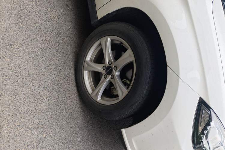 Used Haval H2 2018 Chuanxiang Edition Red Badge 1.5T Dual-Clutch Two-Wheel Drive Fashionable Model Right Front Wheel Hub