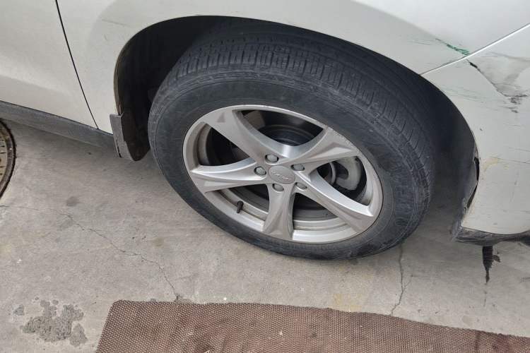 Used Haval H2 2018 Chuanxiang Edition 1.5T Dual-Clutch Two-Wheel Drive Fashion Model China V Standard Right Front Wheel Hub