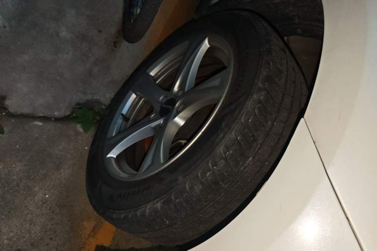 Used Haval H2 2018 Chuanxiang Edition 1.5T Dual-Clutch Two-Wheel Drive Fashion Model China V Standard Right Front Wheel Hub