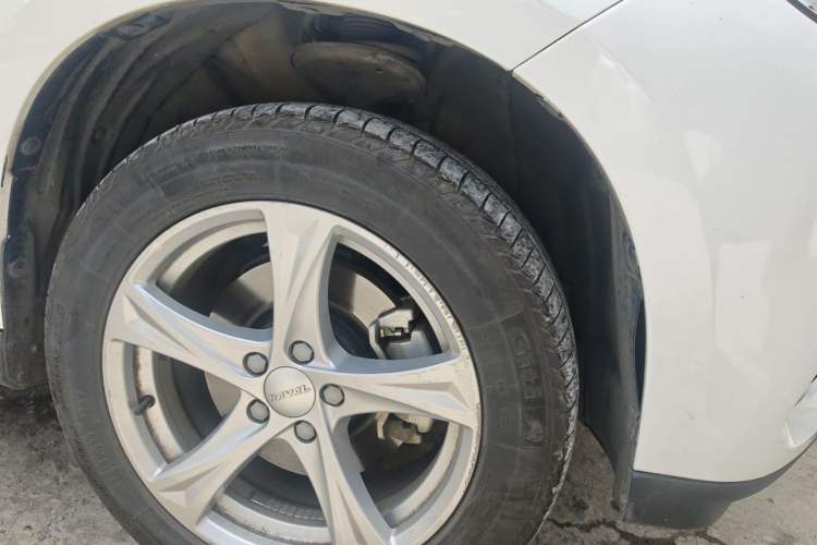 Used Haval H2 2018 Chuanxiang Edition Blue Badge 1.5T Dual-Clutch Two-Wheel Drive ZhiShang Model Right Front Wheel Hub