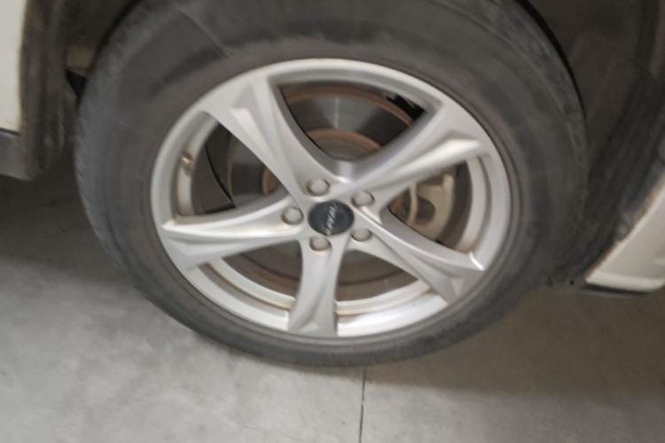 Used Haval H2 2018 Chuanxiang Edition Red Badge 1.5T Manual Two-Wheel Drive Fashionable Model Right Front Wheel Hub