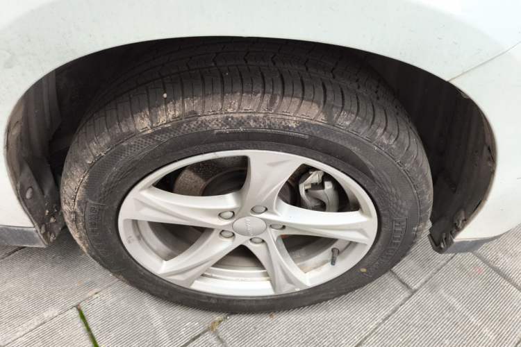 Used Haval H2 2018 Chuanxiang Edition 1.5T Manual Two-Wheel Drive Fashion Model China V Standard Right Front Wheel Hub