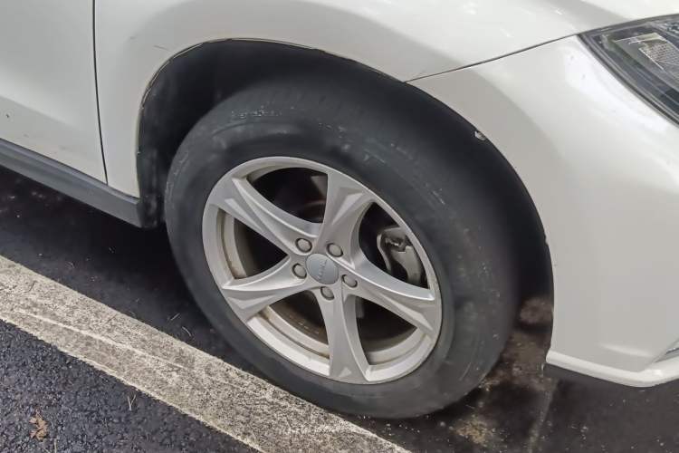 Used Haval H2 2018 1.5T Dual-Clutch Two-Wheel Drive ZhiShang Model China VI Standard Right Front Wheel Hub