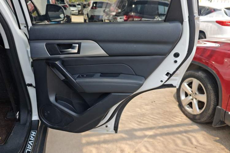 Used Haval H2 2018 1.5T Manual Two-Wheel Drive Luxury Model China VI Standard Right Rear Door Interior