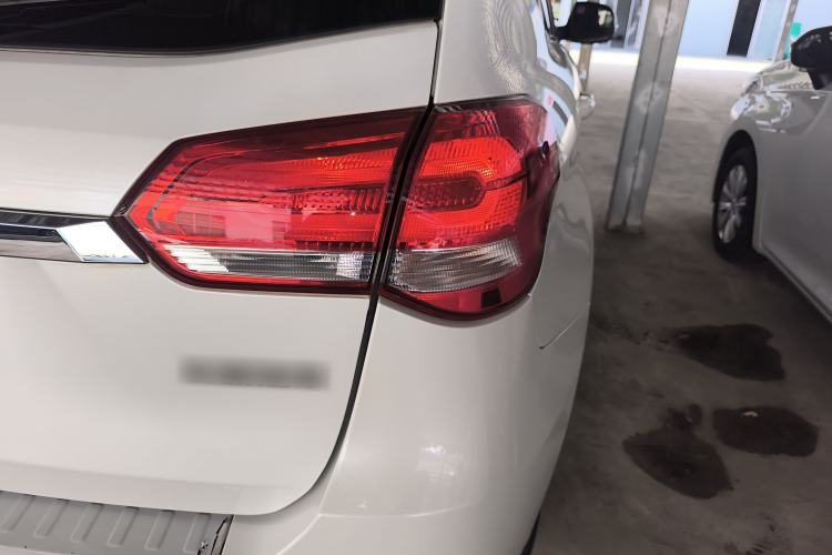 Used Haval H2 2018 Chuanxiang Edition Blue Badge 1.5T Dual-Clutch Two-Wheel Drive Fashionable Model Right Rear Taillight