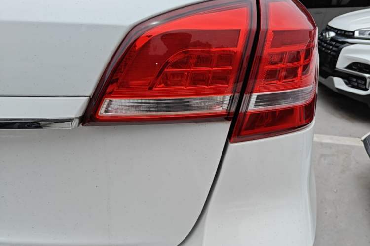 Used Haval H2 2018 Red-Label 1.5T Dual-Clutch Two-Wheel-Drive Luxury Model Right Rear Taillight