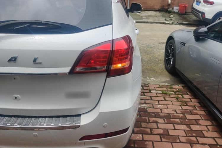 Used Haval H2 2018 Red-Label 1.5T Dual-Clutch Two-Wheel-Drive Elite Model Right Rear Taillight