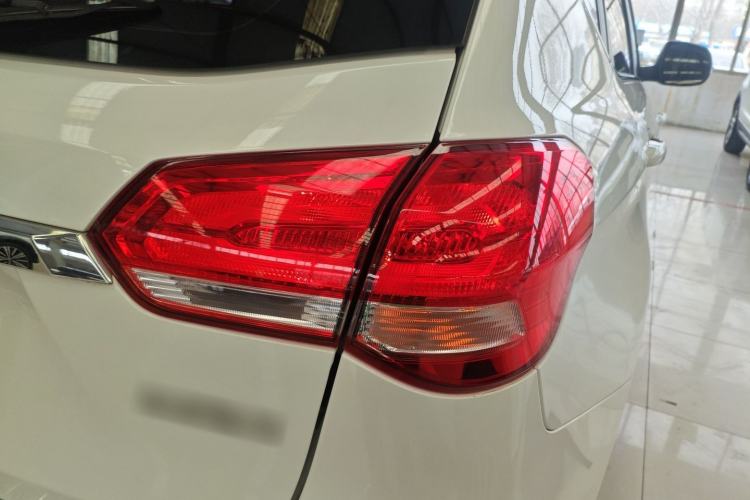 Used Haval H2 2018 1.5T Manual Two-Wheel Drive Luxury Model China VI Standard Right Rear Taillight