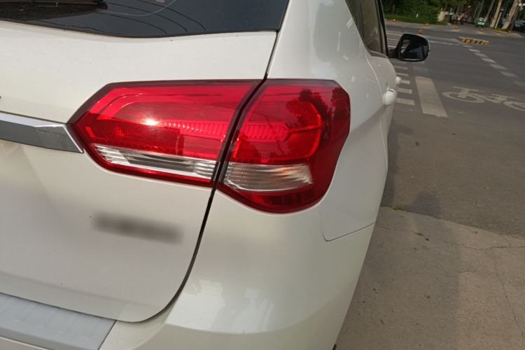 Used Haval H2 2018 1.5T Dual-Clutch Two-Wheel Drive Fashion Model China VI Standard Right Rear Taillight