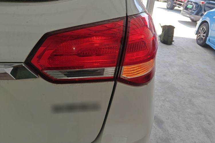 Used Haval H2 2018 Chuanxiang Edition Blue Badge 1.5T Dual-Clutch Two-Wheel Drive Fashionable Model Right Rear Taillight