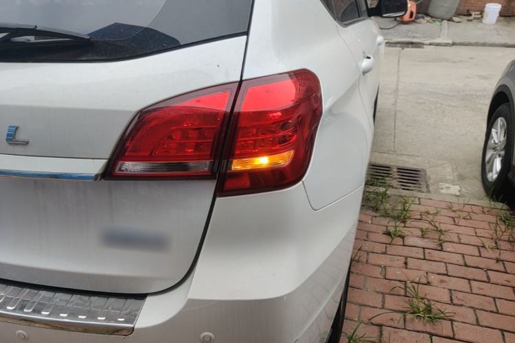 Used Haval H2 2018 Red-Label 1.5T Dual-Clutch Two-Wheel-Drive Elite Model Right Rear Taillight