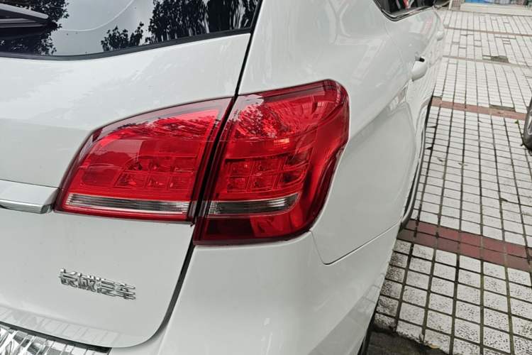 Used Haval H2 2018 Red-Label 1.5T Dual-Clutch Two-Wheel-Drive Elite Model Right Rear Taillight