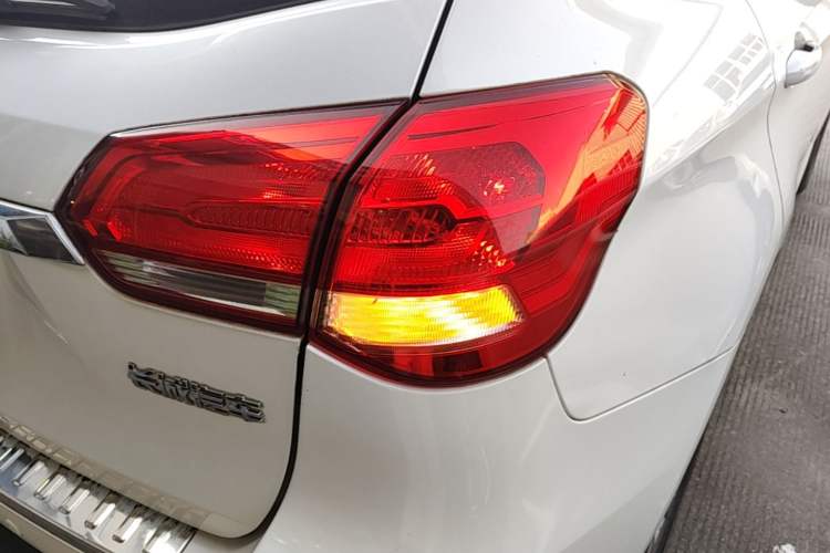 Used Haval H2 2018 Blue-Label 1.5T Dual-Clutch Two-Wheel-Drive Luxury Model Right Rear Taillight
