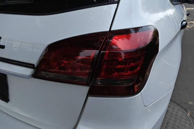 Used Haval H2 2018 Chuanxiang Edition 1.5T Manual Two-Wheel Drive Fashion Model China V Standard Right Rear Taillight