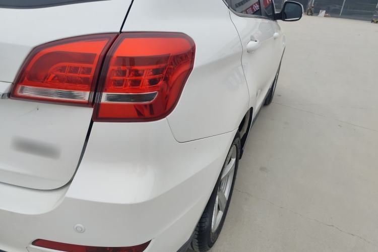 Used Haval H2 2018 Chuanxiang Edition Red Badge 1.5T Dual-Clutch Two-Wheel Drive Fashionable Model Right Rear Taillight