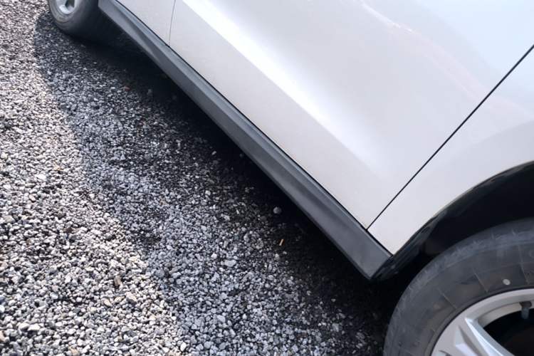 Used Haval H2 2018 Chuanxiang Edition Blue Badge 1.5T Dual-Clutch Two-Wheel Drive Fashionable Model Right Side Sill