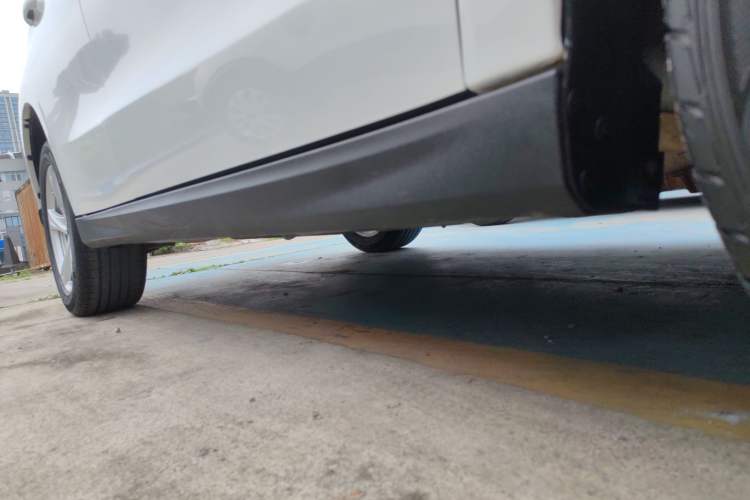 Used Haval H2 2018 Chuanxiang Edition Blue Badge 1.5T Dual-Clutch Two-Wheel Drive Fashionable Model Right Side Sill