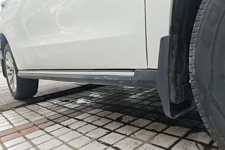 Used Haval H2 2018 Red-Label 1.5T Dual-Clutch Two-Wheel-Drive Elite Model Right Side Sill